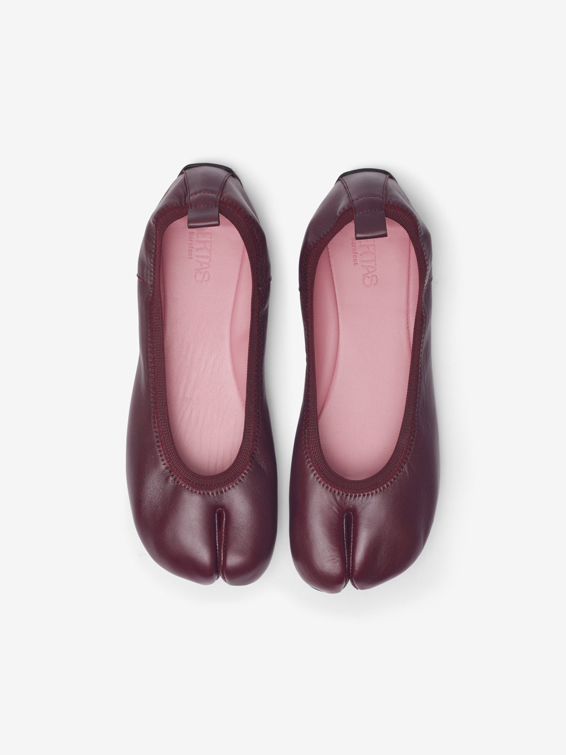 Bailarinas vino barefoot