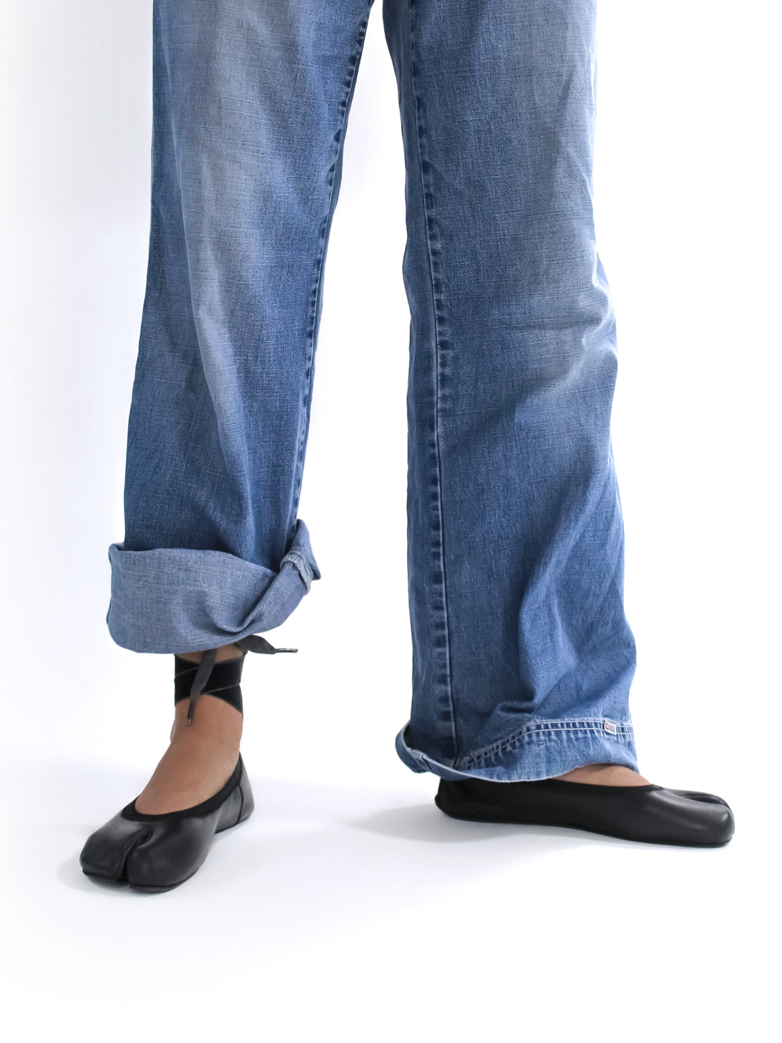 Black split toe ballet flats