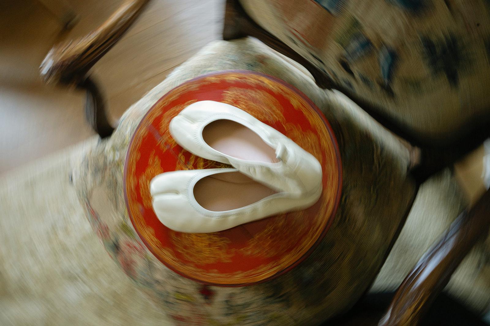 Calzado barefoot elegante para boda sin tacones